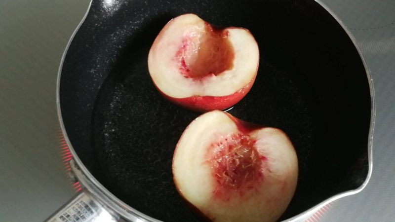 桃のコンポートレシピ　簡単　レモン　変色
